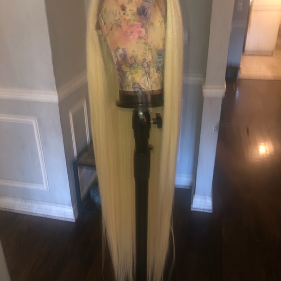 42” 613 wig full ear to ear lace - Picture 4 of 5